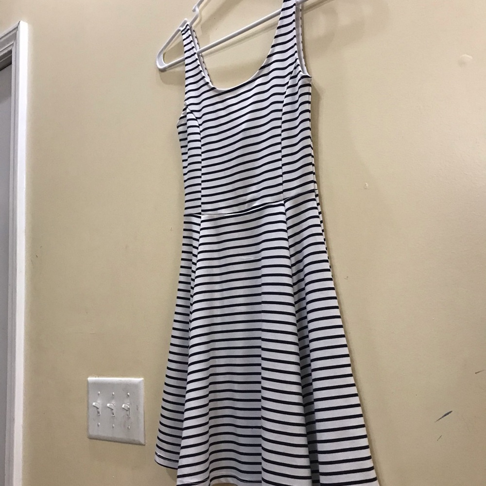 Black & White Striped Women’s Skater Dress H&M 2 - Picture 5 of 8